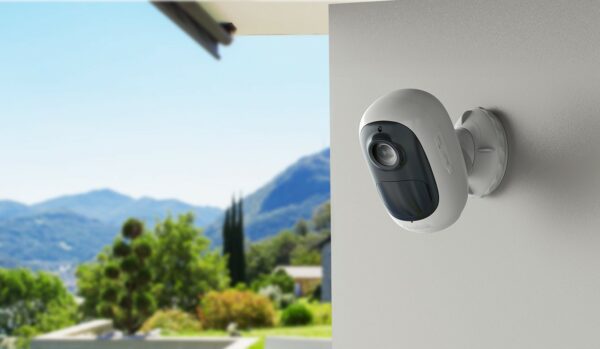 Reolink  Argus 2E Truly Wire-Free Rechargeable Battery or Solar Powered WiFi Security IP Camera for Outdoors or Indoors.